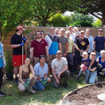 Fröhliche Pflanzaktion im Albert-Fritz-Garten von OBDACH e.V.