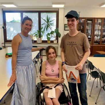 Spende der Stephen-Hawking-Schule